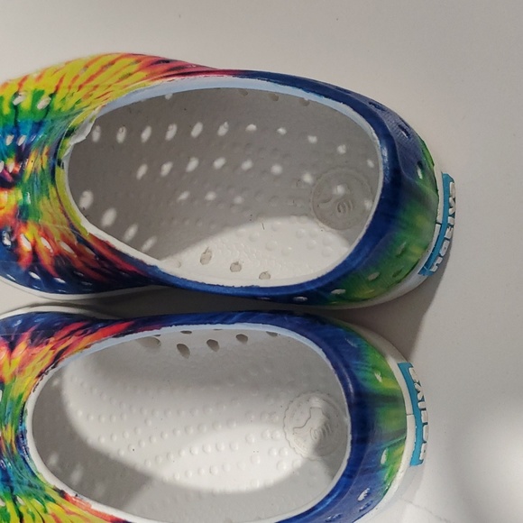 Native Tie Dye Rainbow Water Shoes Size 7 - Picture 5 of 6
